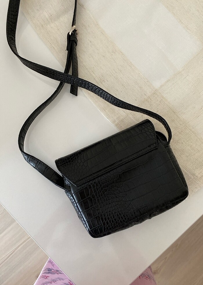 Siyah çanta - Görsel 2