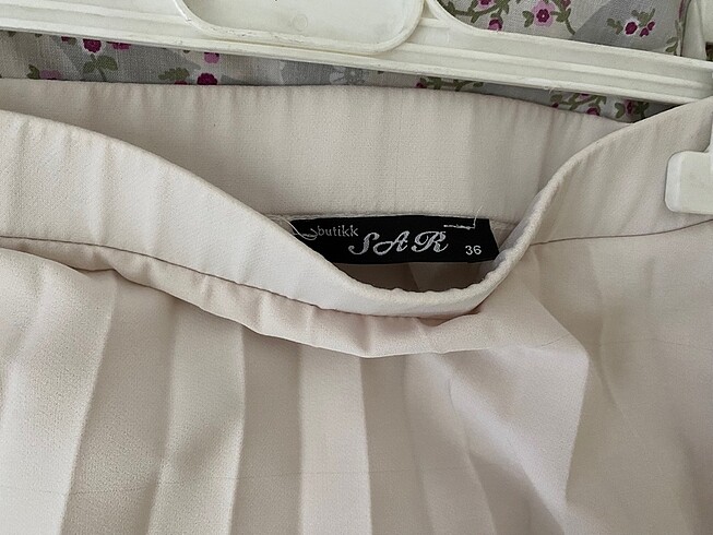 Beyaz pileli etek - Görsel 3