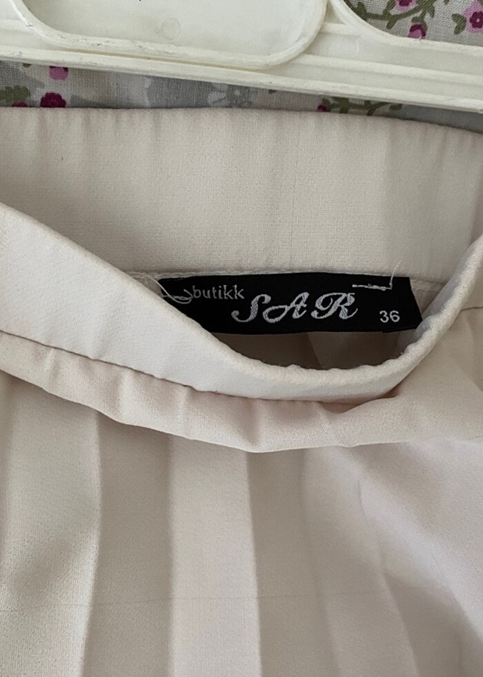 Beyaz pileli etek - Görsel 3