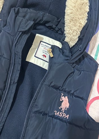 Kız Çocuk Lacivert Kürklü Kapüşonlu Yelek - Görsel 3