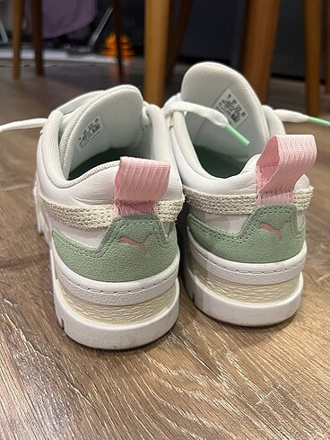37 Beden beyaz Renk Puma mayze 37 numara