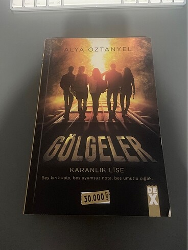 Gölgeler karanlık lise