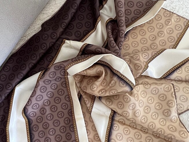 Armine Vissona Twill eşarp