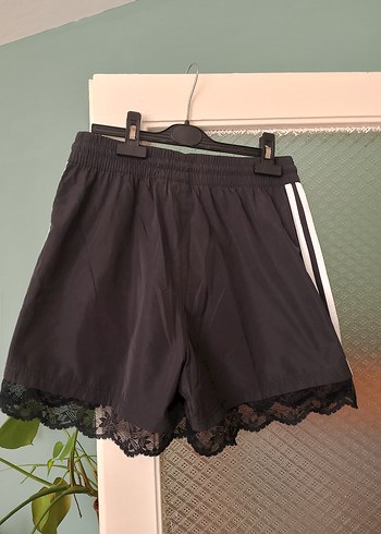 Adidas Kadın Dantelli Siyah Mini Şort