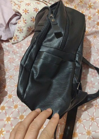 Siyah Deri Fermuarlı Kadın Sırt Çantası - Görsel 3