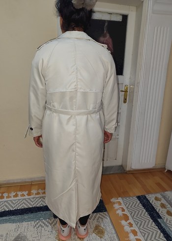 Düğmeli Beyaz Midi Trençkot - Görsel 6