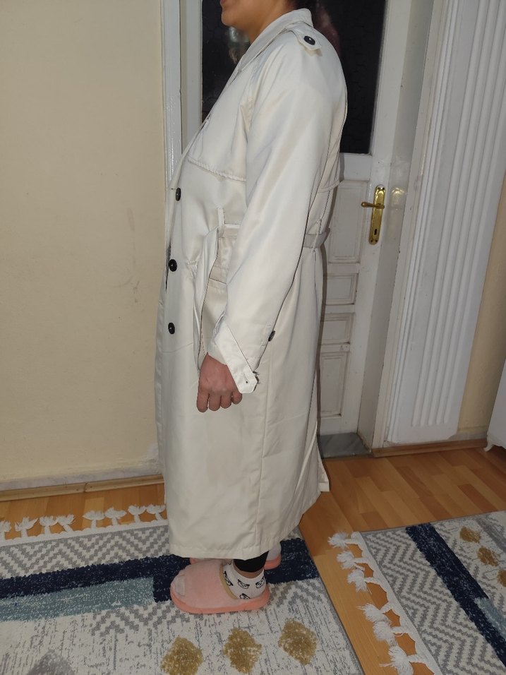 Düğmeli Beyaz Midi Trençkot - Görsel 5