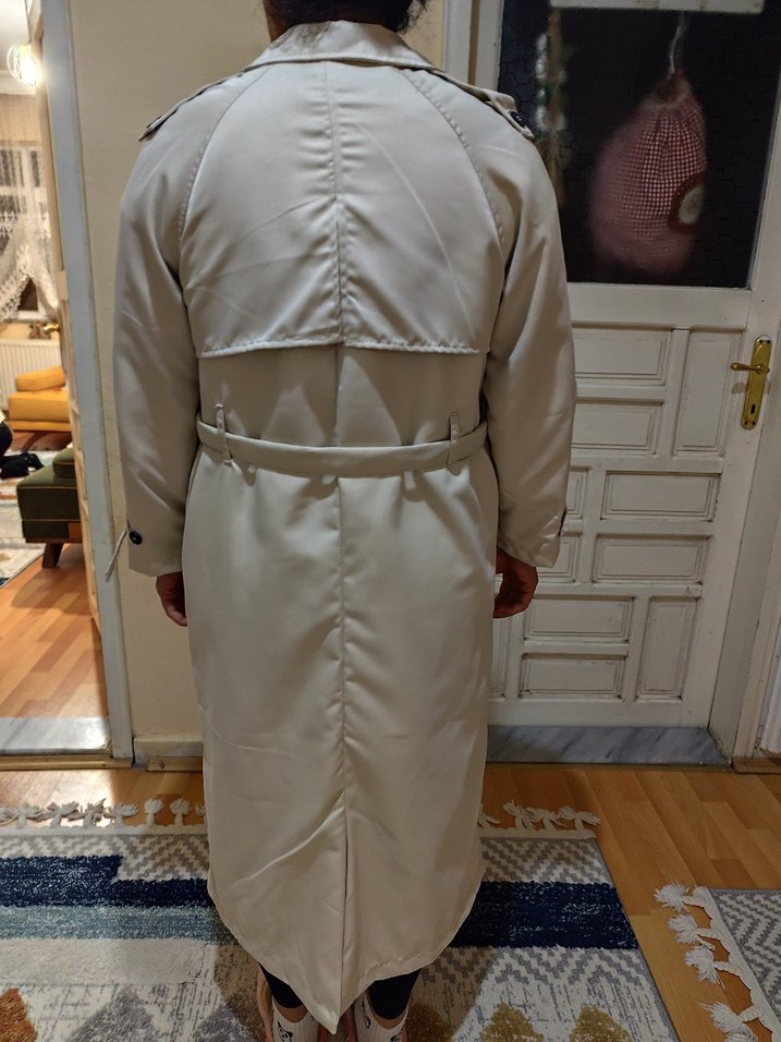 Düğmeli Beyaz Midi Trençkot - Görsel 4