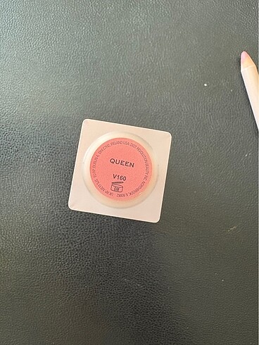 Beden pembe Renk Revolution Lip Allure Ruj ve Dudak Kalemi