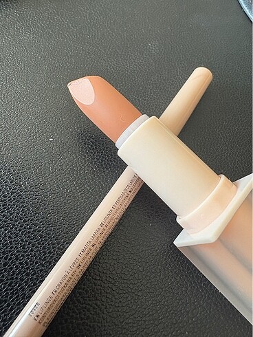 Beden camel Renk Revolution Lip Allure Ruj & Dudak Kalemi