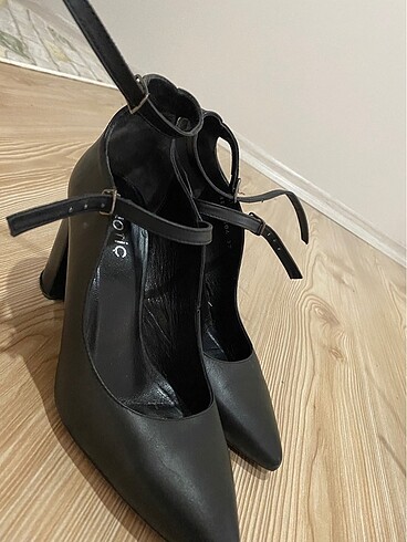 37 Beden Siyah topuklu ayakkabı