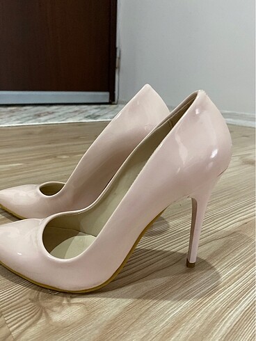  Milk Makeup Stiletto