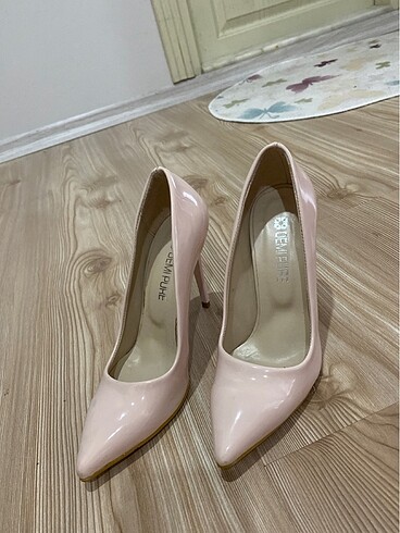 37 Beden Stiletto