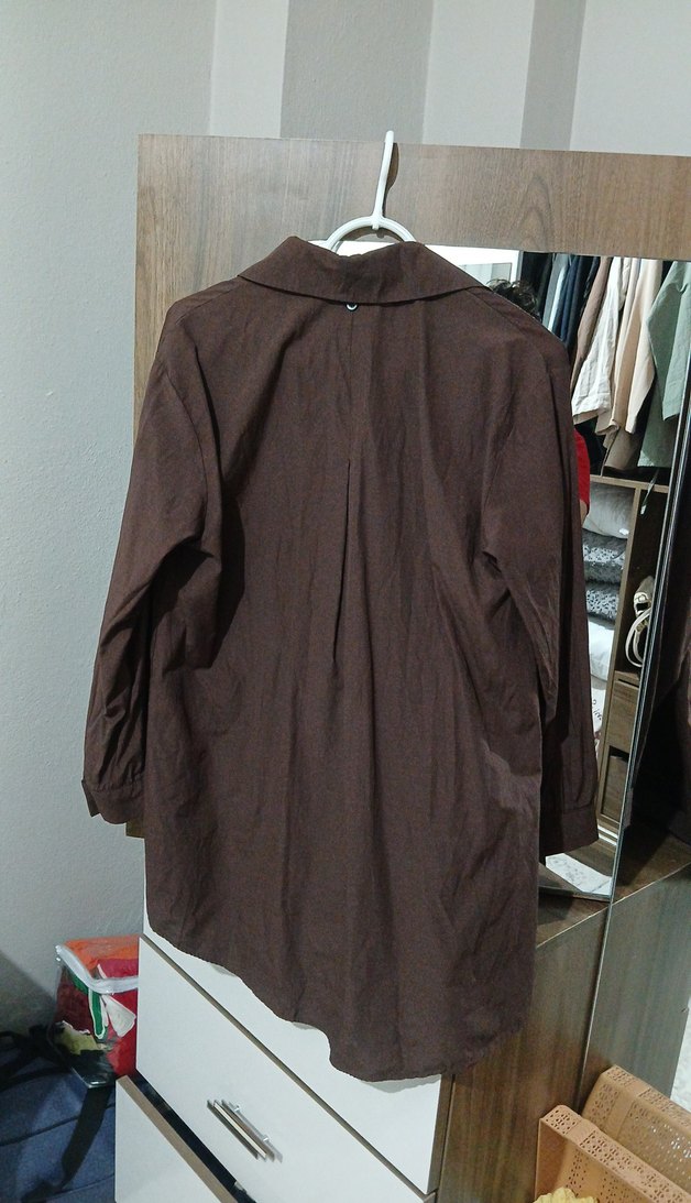 Düğmeli Kahverengi Keten Gömlek - Görsel 4