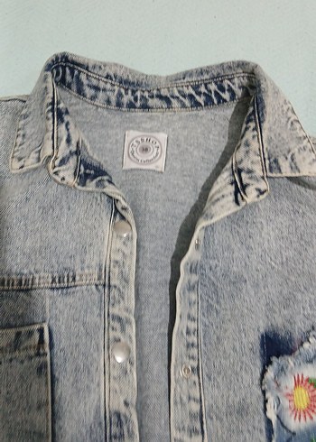 Nakış Detaylı Gri Kadın Denim Ceket - Görsel 3