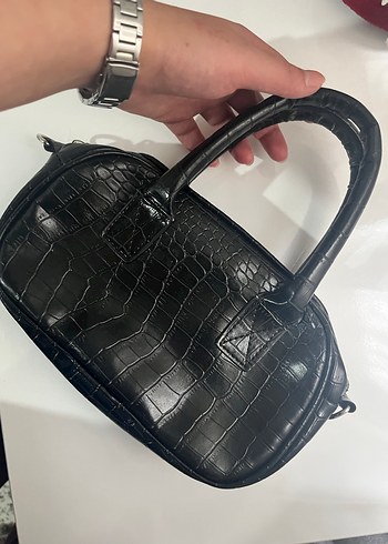 Zara Siyah Deri Yılan Desenli Tokalı Kadın Çanta
