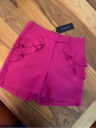 Pembe şort