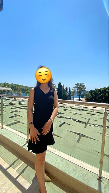 Siyah fırfırlı elbise butikten aldım