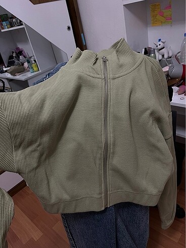 sweatshirt