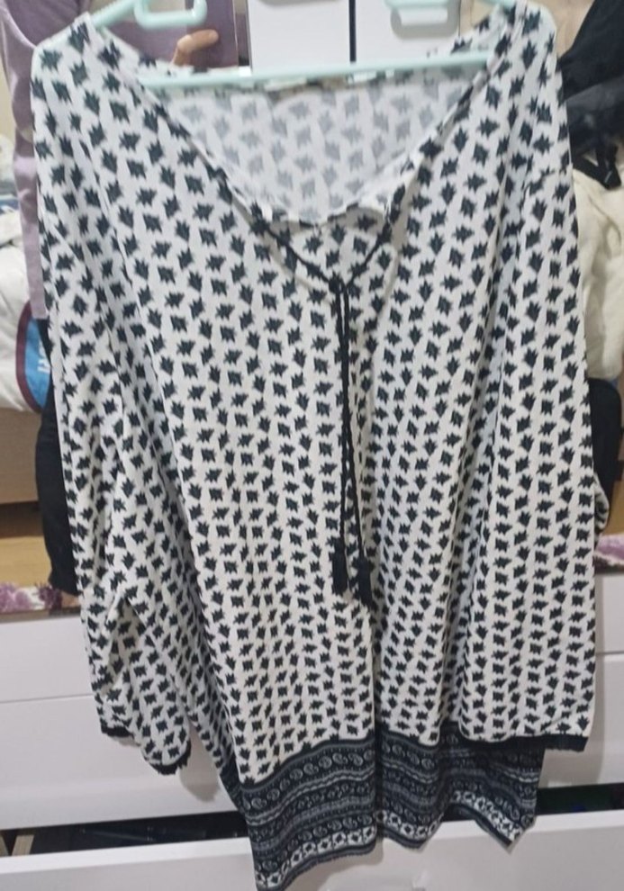 Bohem Gri Bağcıklı V Yaka Bluz - Görsel 2