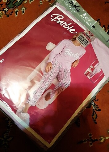 BARBIE PIJAMA TAKİMİ L BEDEN POSETİNDE 