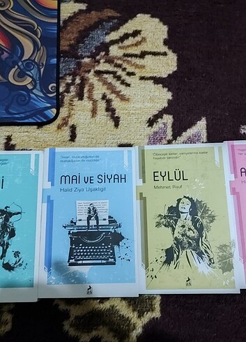 4 adet Türk edebiyatı eserleri serisi