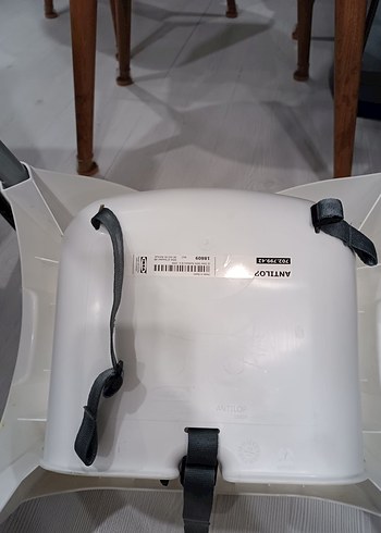 Beyaz ve Gri Çocuk Mama Sandalyesi - Görsel 4