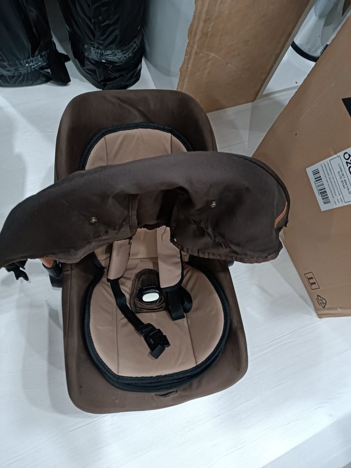 Beyaz ve Gri Çocuk Mama Sandalyesi - Görsel 5