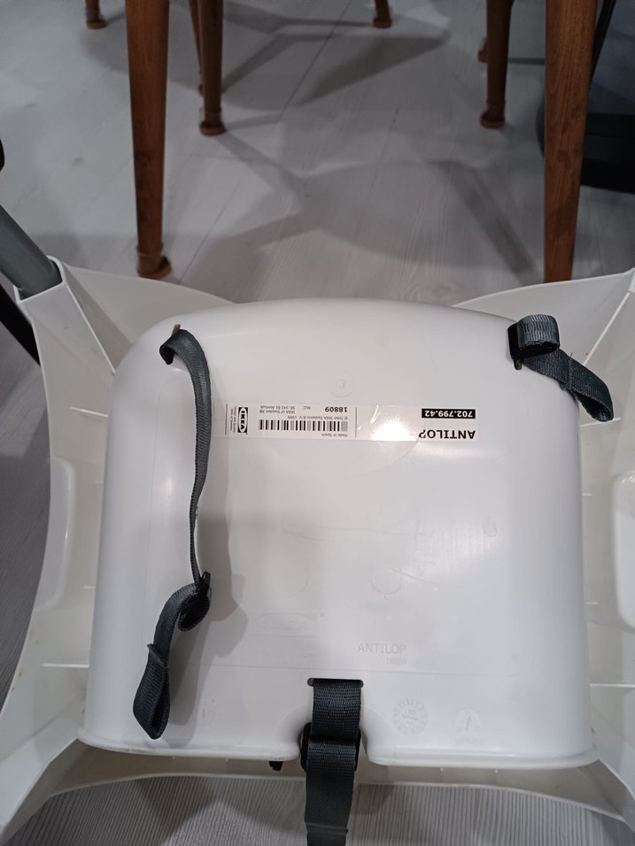 Beyaz ve Gri Çocuk Mama Sandalyesi - Görsel 4