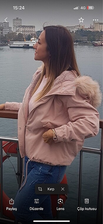 Pudra içi ve kapüşonu kürklü mont