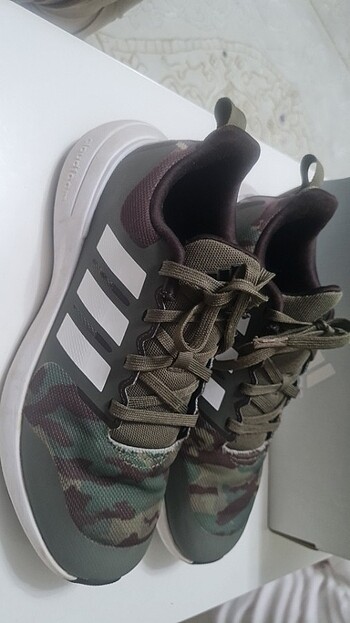 38 Beden Adidas Erkek Çocuk Spor Ayakkabı 38/?