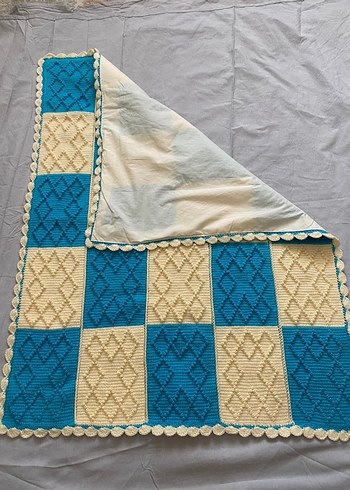 Bej Kare Desenli Örgü Çocuk Battaniyesi - Görsel 2