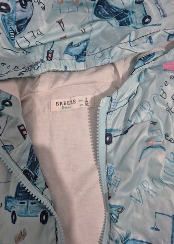 Mavi Kapüşonlu Erkek Çocuk Baskılı Yağmurluk - Görsel 2