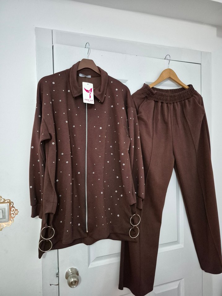 Kahverengi Uzun Kollu Düğmeli Kadın Takım - Görsel 2