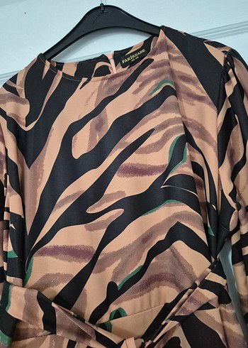 Saten Zebra Desenli Uzun Kadın Elbise - Görsel 7