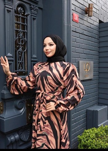 Saten Zebra Desenli Uzun Kadın Elbise - Görsel 3