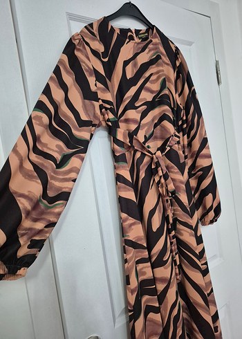 Saten Zebra Desenli Uzun Kadın Elbise - Görsel 6