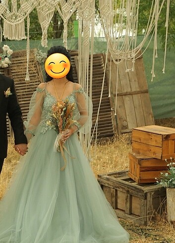 Nişan elbisesi