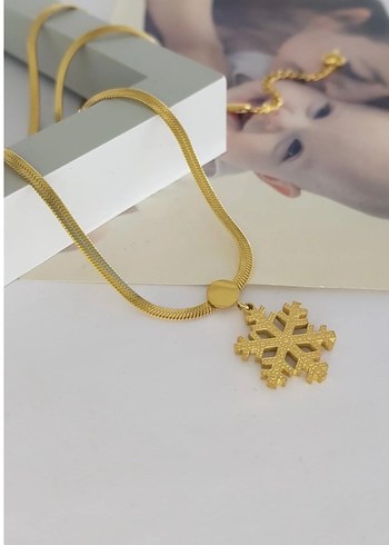 Altın Renkli Zincir Detaylı Kar Tanesi Kolye - Görsel 2