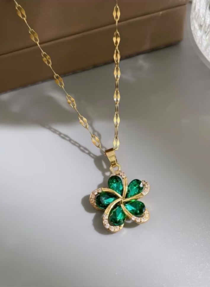 Çiçek Desenli Uzun Altın Zincir Kolye - Görsel 3