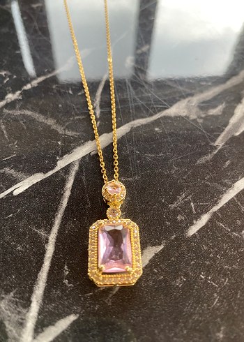 Zincir Detaylı Altın Renkli Uzun Kadın Kolye - Görsel 2