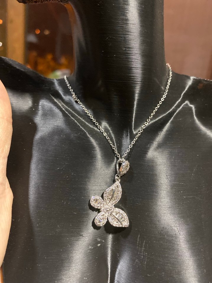 Zarif Kelebek Detaylı Uzun Kolye - Görsel 3