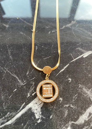 Altın Renkli Zincir Detaylı baget Kolye - Görsel 2