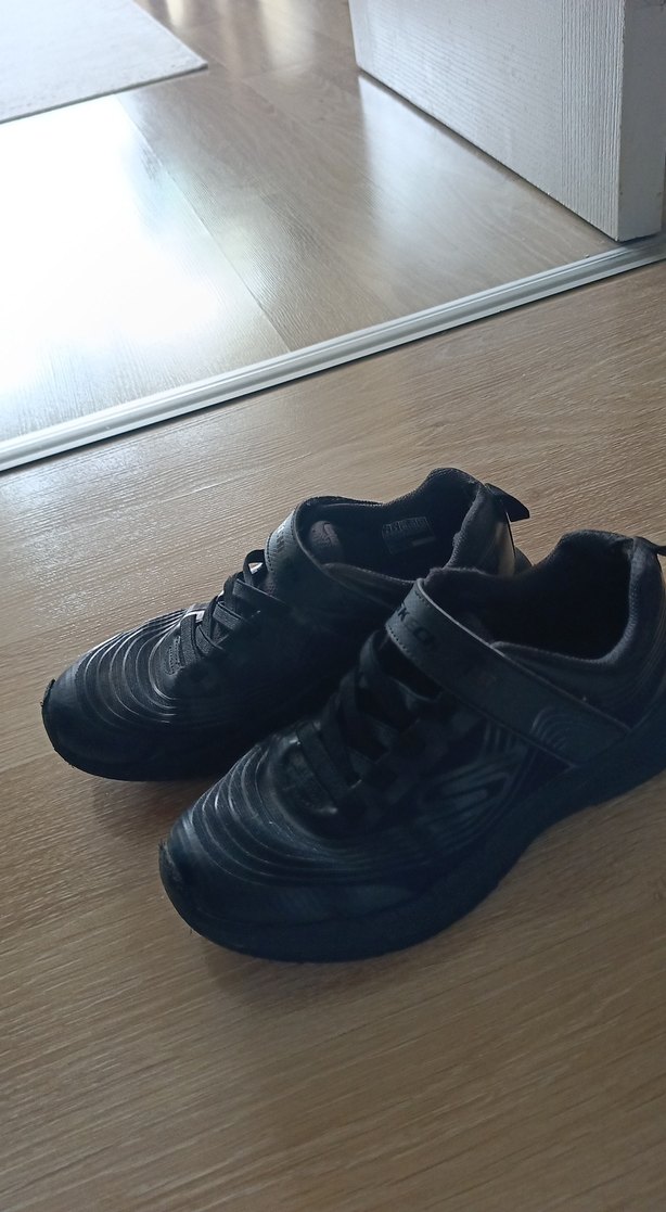 Erkek Çocuk Siyah Cırtlı Spor Ayakkabı - Görsel 2