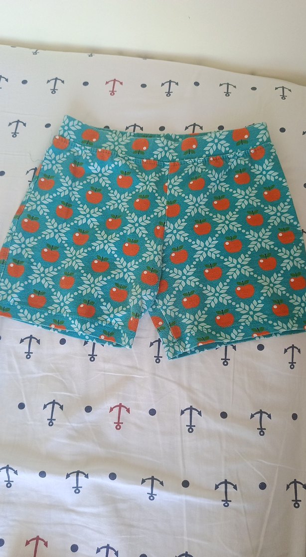 Kızlar için Renkli Desenli tayt Şortlar. ( 4 adet fiyatı 150 tl) - Görsel 2