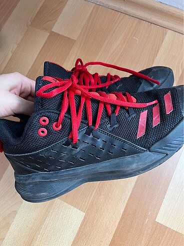 Adidas basketbol ayakkabısı