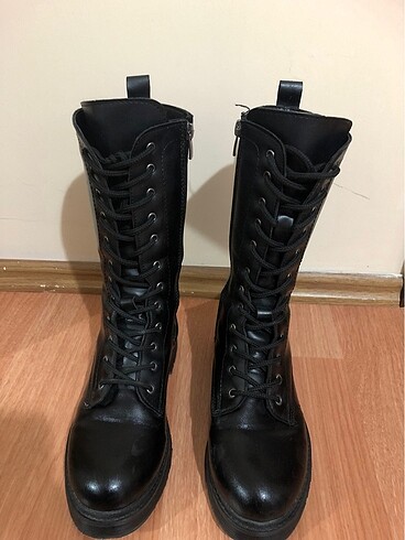 37 Beden Siyah renk bağcıklı postal