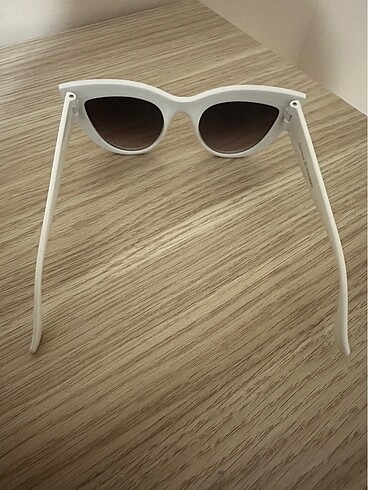 Beyaz gözlük - Görsel 2