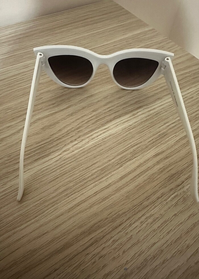 Beyaz gözlük - Görsel 2