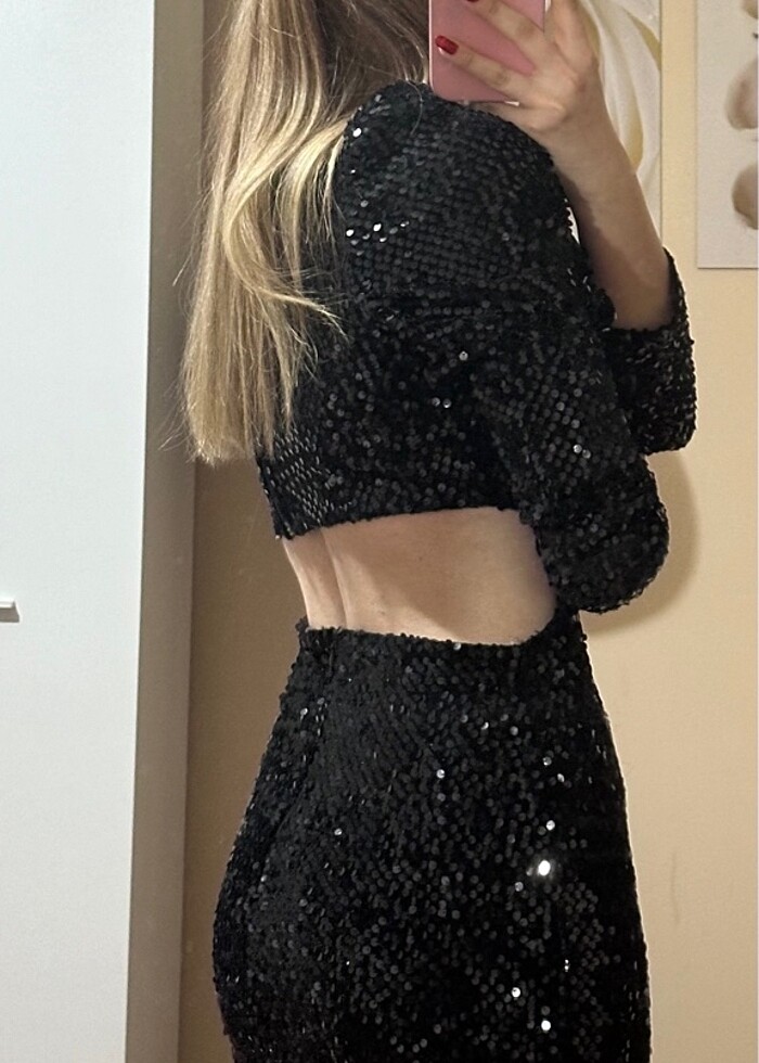 Siyah renk pul detaylı elbise - Görsel 4